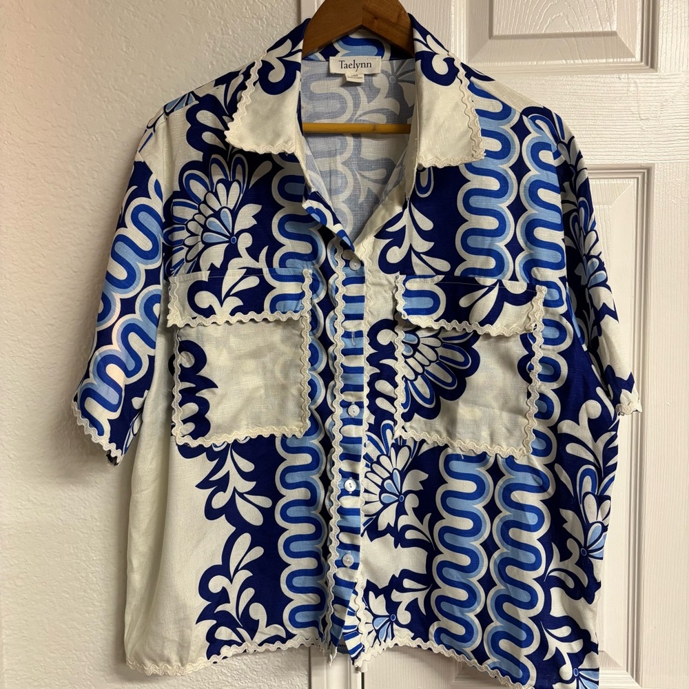 Taelynn Blue White Scallop Button Up Shirt Size‎ L